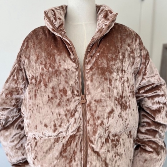 Fabletics Jackets & Blazers - 2X NWT! Fabletics Wander Crushed Velour Cropped Puffer Jacket